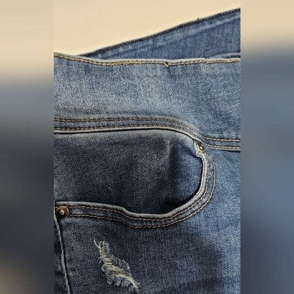 Lane Bryant Jeggings High-Rise Flex Magic Waistband Distressed Denim Jeans 26 - Picture 4 of 15